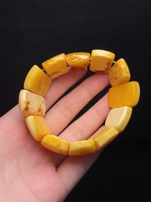 C33934478 Amber Beeswax Bracelet Total Weight Approx. 32.6g