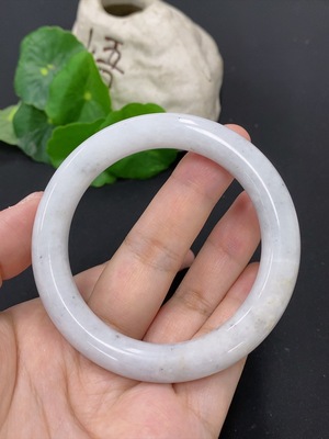 F46552148 翡翠圆条手镯 货品总重量约50克 圈口54