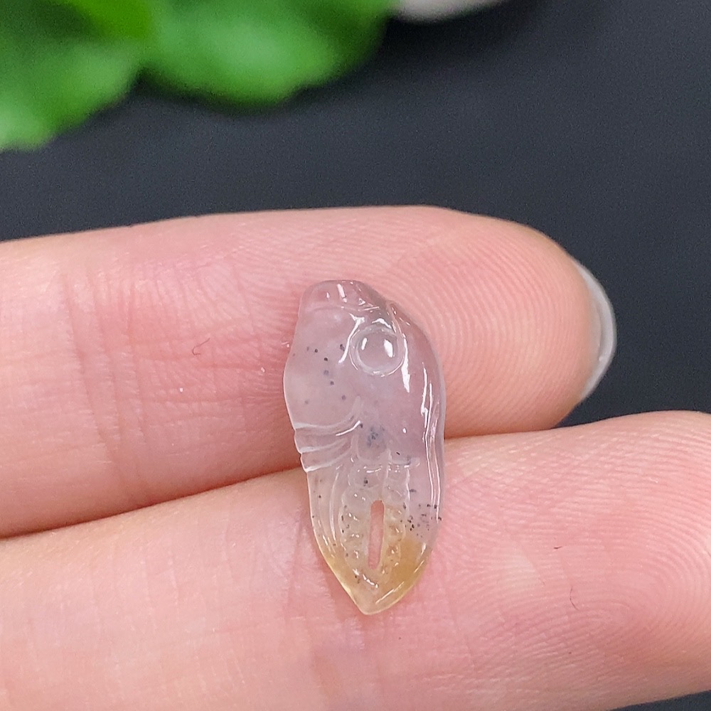 F32793036 Jadeite Crab Claw Pendant Total Weight About 0.2g