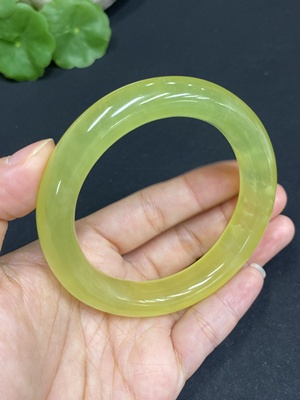H34987032 Xiuyu (Serpentine Jade) Round Bangle Size 57 Total Weight Approx. 58.2g