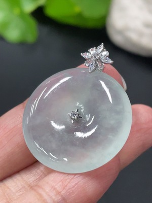 F30520492 Jadeite Peace Knot Pendant with 18K Gold Setting, Non-Diamond, Total Weight Approx. 6.97g