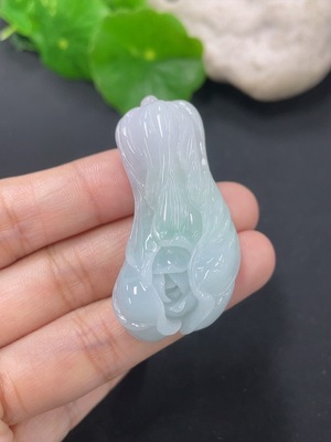 F46566901 翡翠白菜挂件 货品总重约24.04克