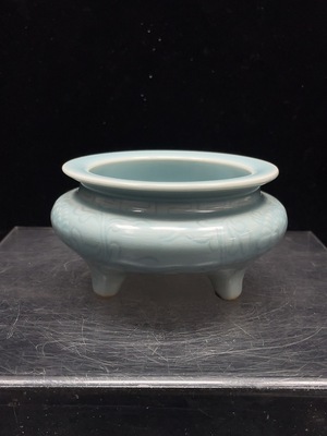 W41943506 陶瓷 全品 近代天蓝釉三足香炉