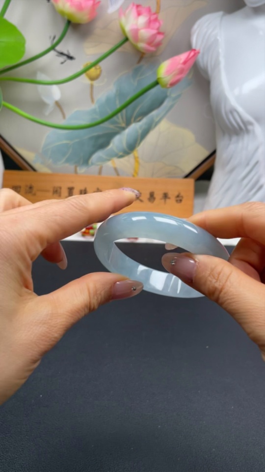 F26028050 Jadeite Round Bangle