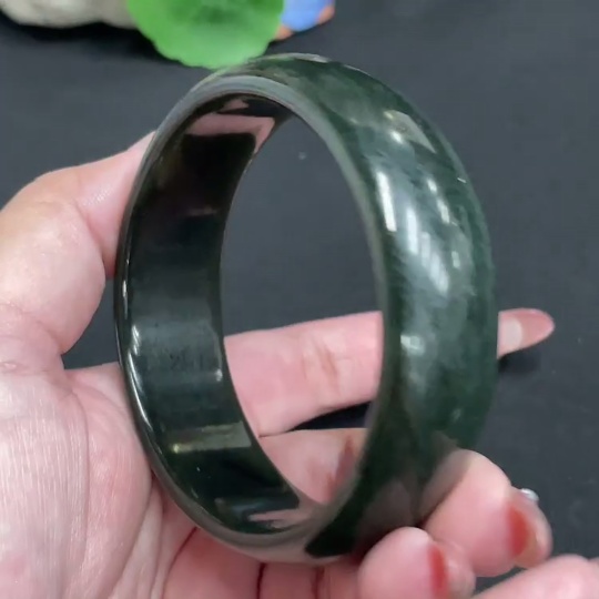 H35118380 Hetian Jade Regular Round Bracelet Size 61.1 Total Weight Approx. 72.6g