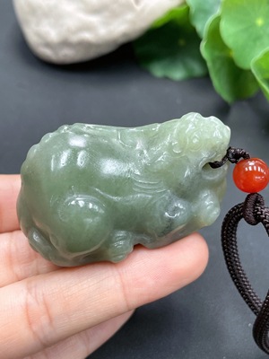 H17952542 Hetian Jade Handheld Piece Pi Xiu Total Weight Approx. (Including Rope) 70.6g