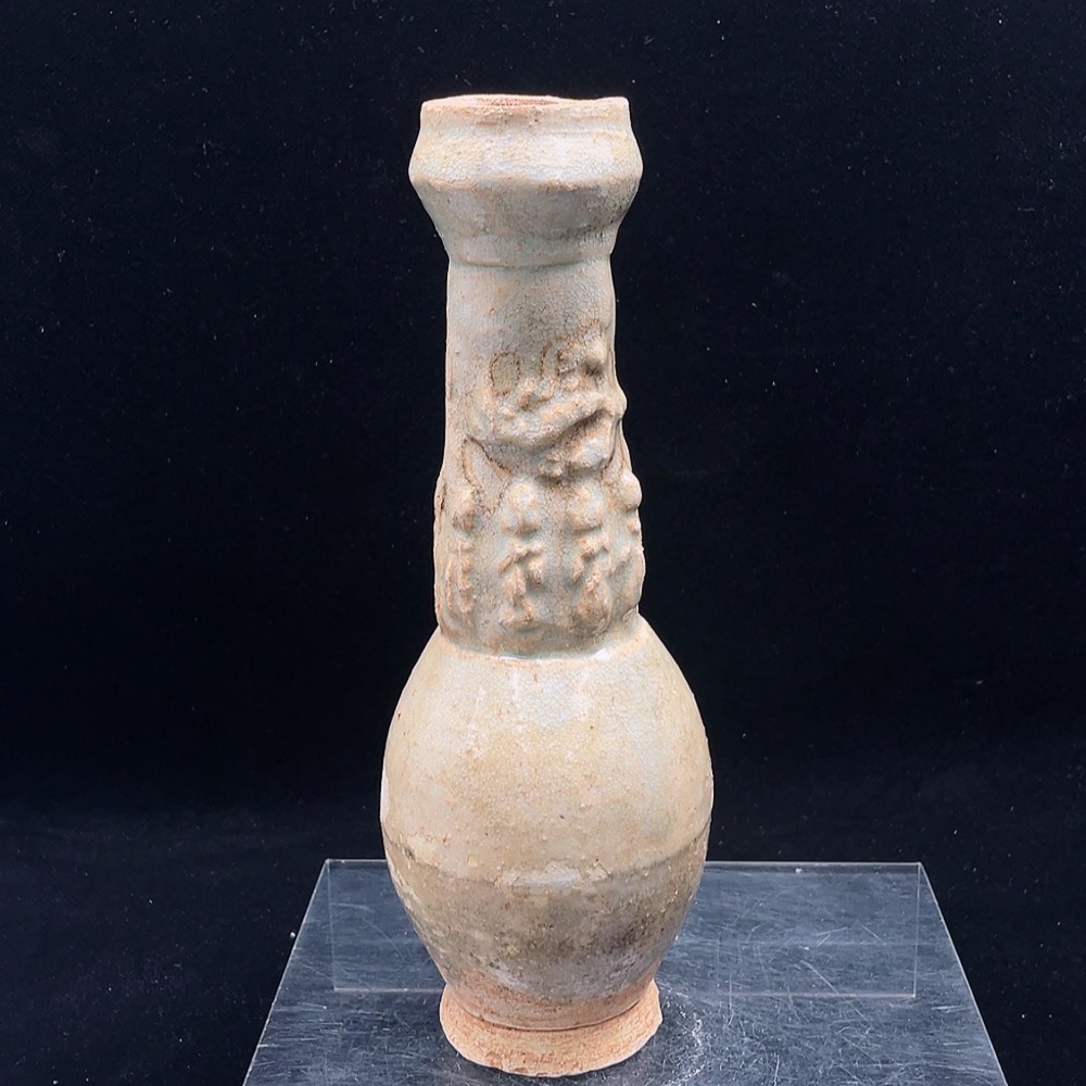 W32717977 Porcelain, Intact, Yingqing Glazed Garlic-Head Bottle (subject to the actual item)