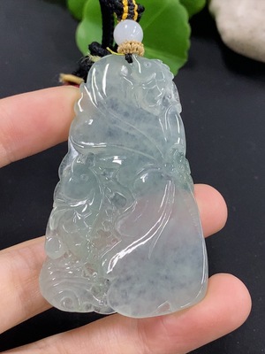F42968773 翡翠荷叶鱼挂件 货品总重约24.22g
