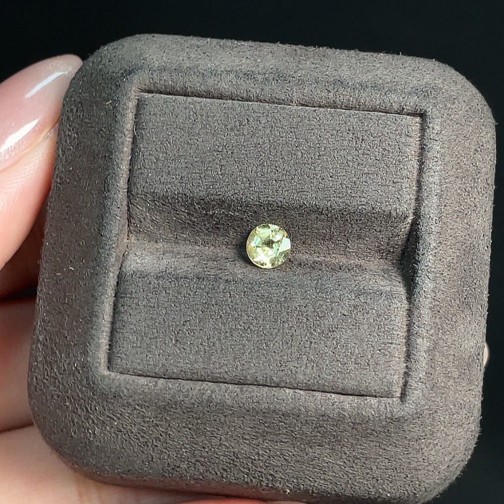 C34953013 Beryl Rough Stone, Color Origin Undetermined, Total Weight Approximately 0.55 Carats