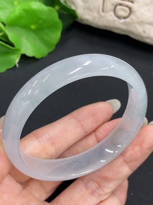 F42969959 翡翠正圈手镯 货品总重约43.16g  圈口58.8