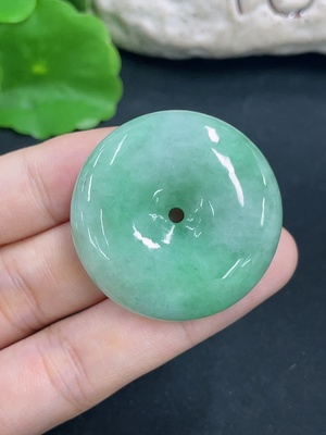 F46514379 翡翠挂件 平安扣   货品总重约27.3g