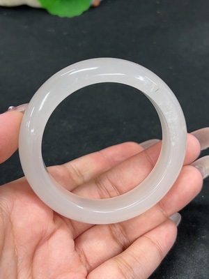 H41938874 非洲翠(独龙玉)正圈手镯 圈口52.7 货品总重约48.5g