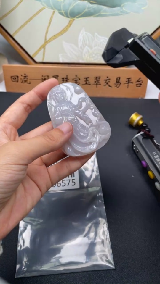 F35106575 Jadeite Guanyin Pendant Total Weight Approximately 55.7g