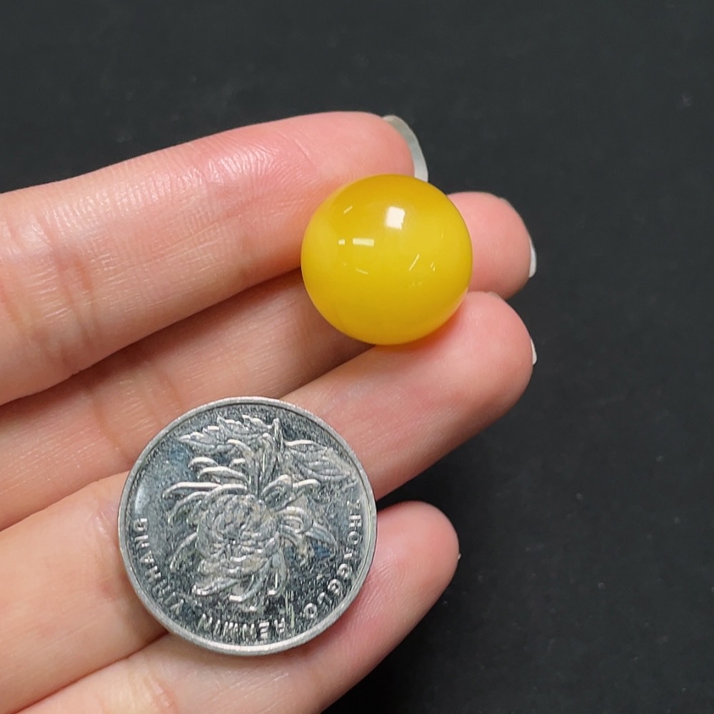 C31609044 Amber Beeswax Pendant, Total Weight Approx. 2.95g, Size 17.3mm