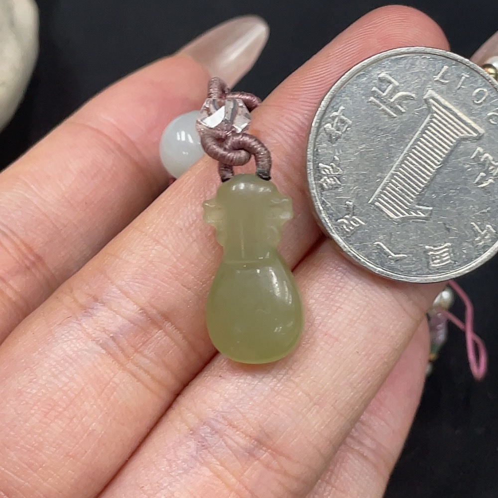 H30521265 Hetian Jade Pendant   Water Bottle   Matching Beads Not Hetian Jade   Total Weight (Including Chain) Approx. 5.3g