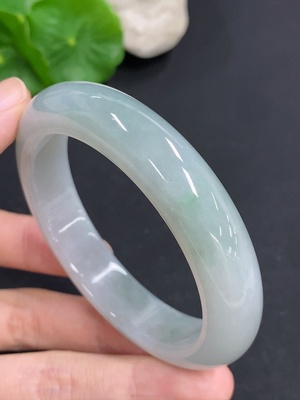 F45406817 翡翠正圈手镯 圈口55.2 货品总重约62.6克