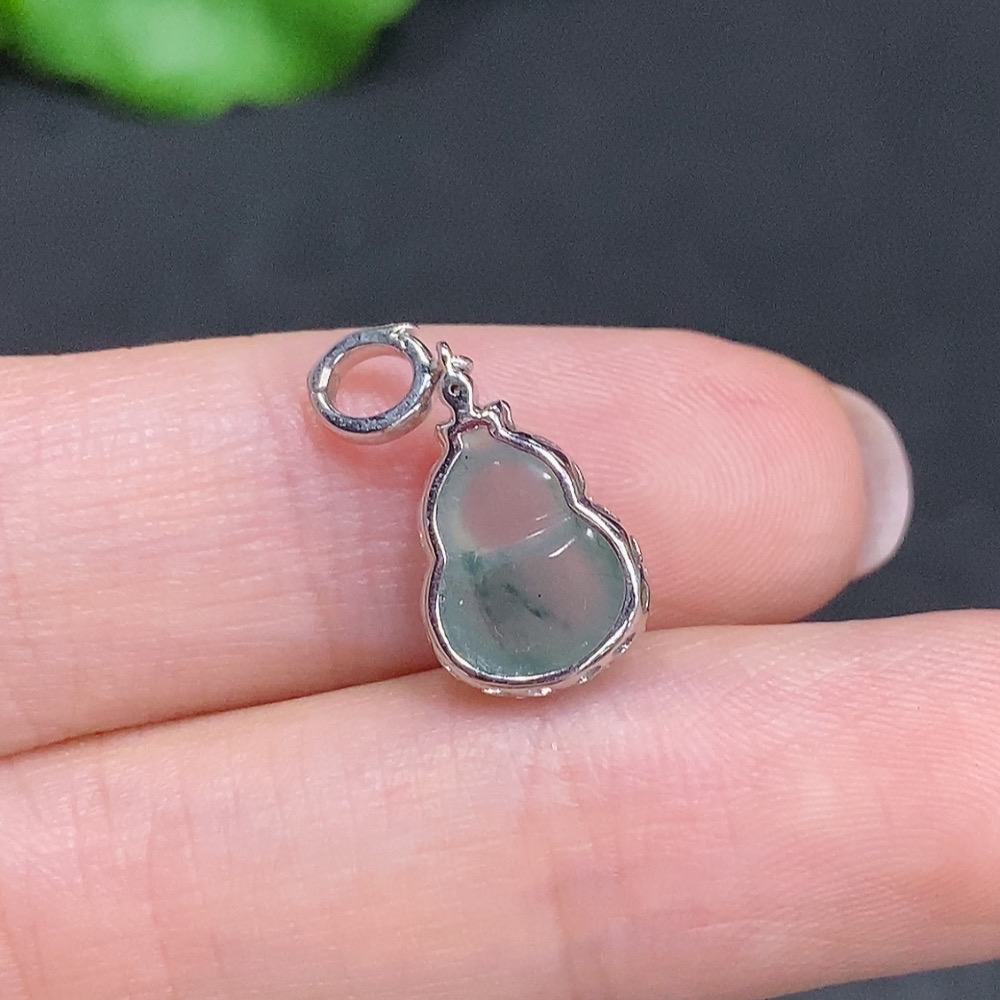 F34002189 Jadeite Gourd Pendant 18k Gold Total Weight Approx.1.1g
