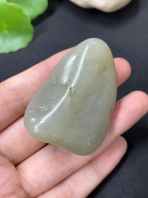 H41891841 和田玉 皮色成因未定  货品总重约43.6g