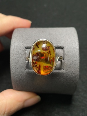 C43118083 琥珀蜜蜡戒指 非金 活口 货品总重约3g