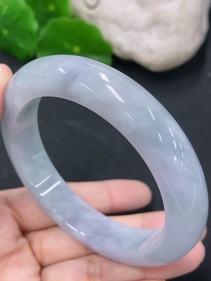 F46550927 翡翠正圈手镯 圈口57mm 货品总约重67.56g