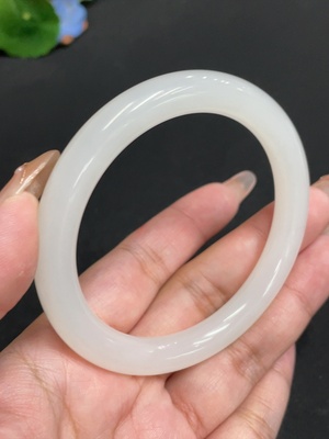 H32782192 Hetian Jade Round Bangle Size 59.2 Total Weight Approx. 42.8g