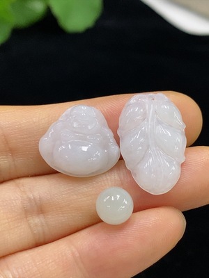 F33928313 Jadeite Pendant/Round Beads Sell as a Lot
