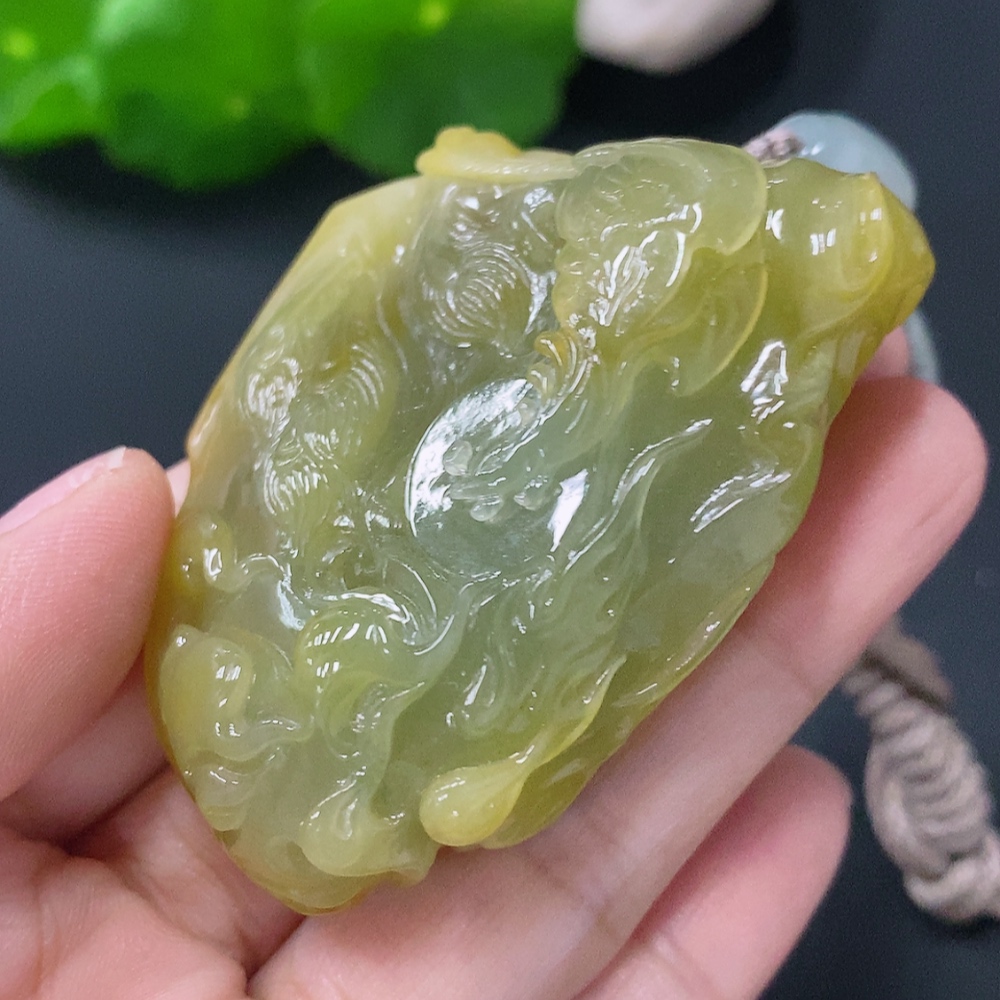 F30441448 Jadeite Pendant Phoenix Total Weight: approx. 81g (including rope) Color origin undetermined