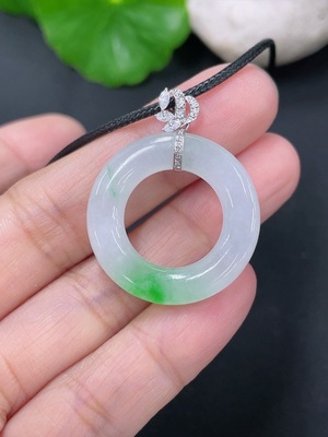 F42964268 翡翠挂件甜甜圈 吊坠18k 其余非金 非钻 货品总约重 含绳5.2g