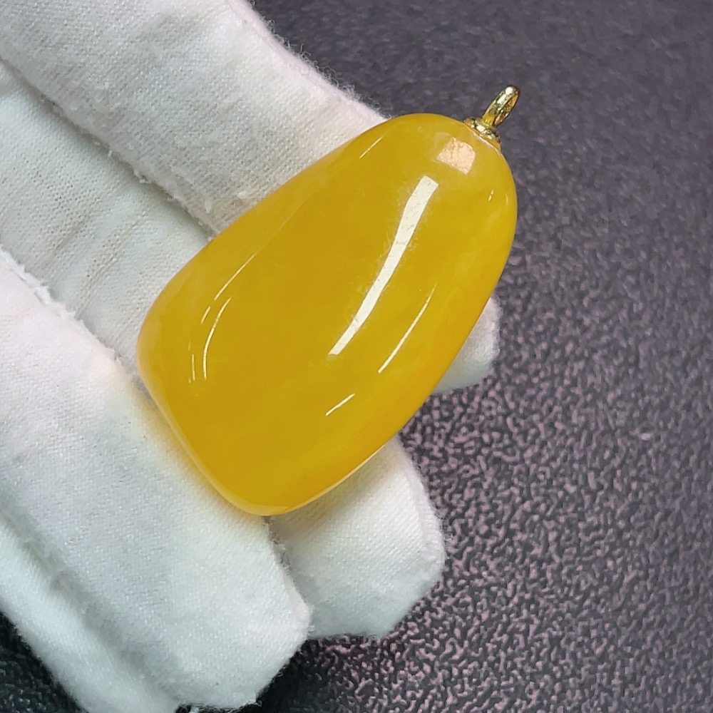 C34990311 Amber Beeswax Pendant Non-Gold Total Weight Approx. 10.65g