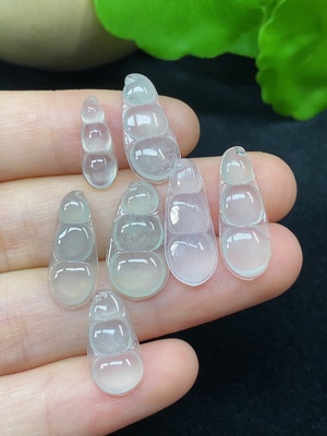 F45335703 翡翠福豆挂件 一手走 总重约4.36g