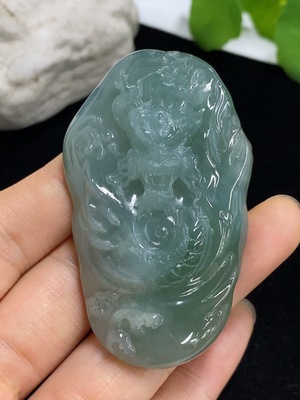 F41941114 翡翠龙牌挂件 货品总重约49.75克