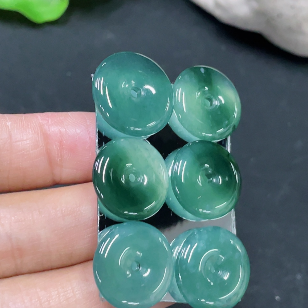 F31637418 Jadeite Pendant Sell as a Lot
