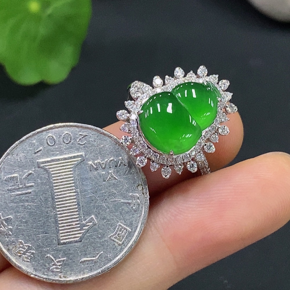 F17838435 Jadeite Gourd Inlaid Ring (18K Gold)