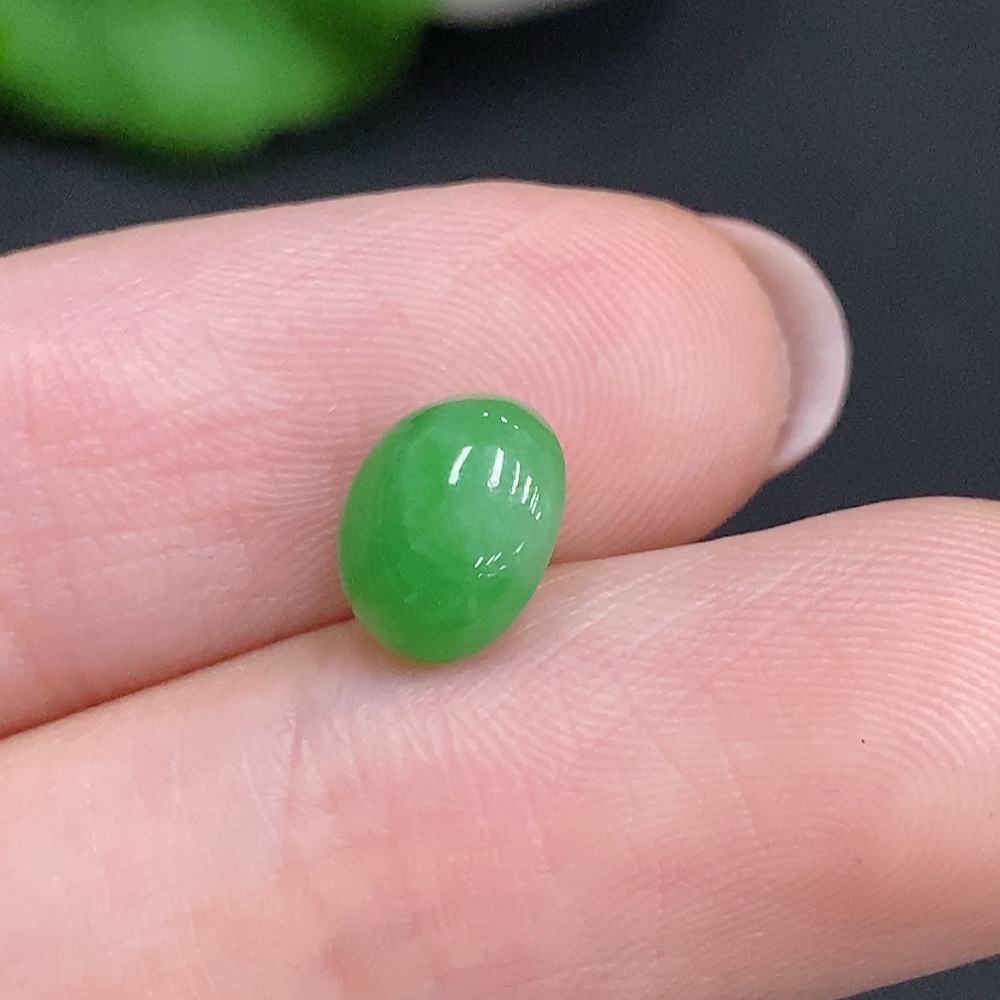F34969171 Jadeite cabochon, total weight approximately 0.3g