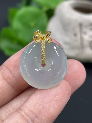 F42952462 翡翠平安扣挂件 18k金扣头 货品总重约4.2g 配镶钻石