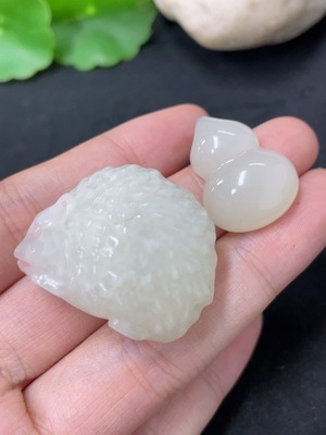 H46574901 和田玉挂件 刺猬+葫芦     货品总重约27.5g