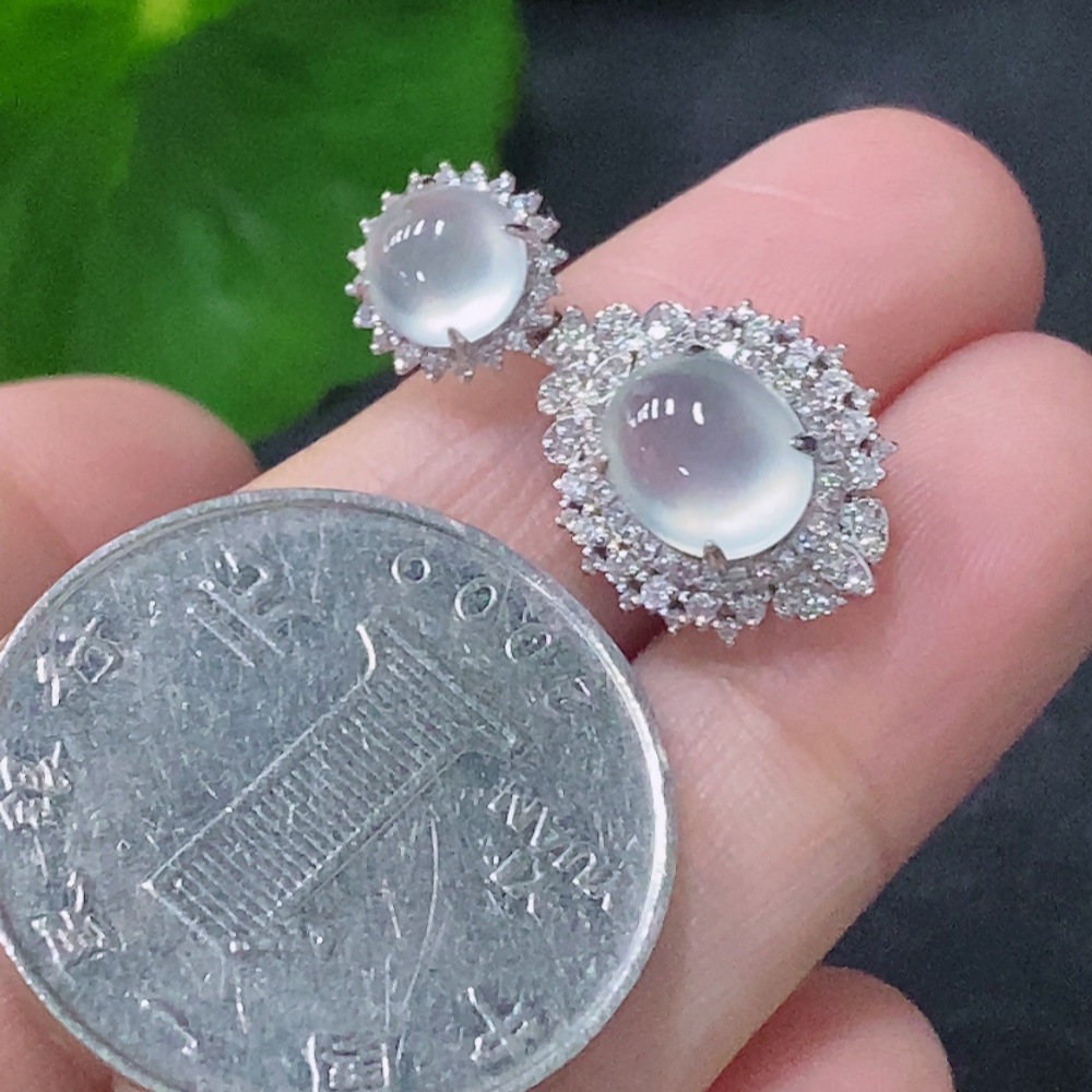 F31691887 Jadeite Bezel-set Cabochon Pendant with 18k Gold and Diamond Accents, Total Weight Approximately 2.238g