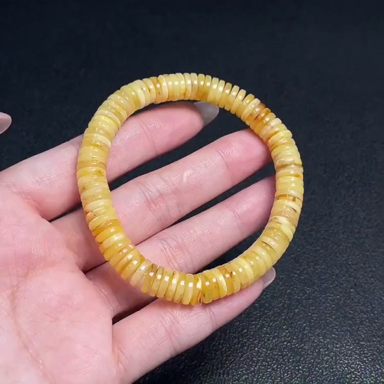 C32744792 Amber Beeswax Bracelet Total Weight About 8.91g Size About 8.1mm