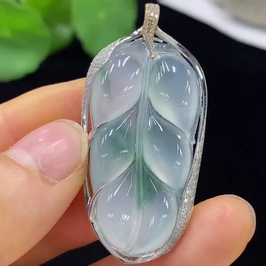 F35114186 Jadeite Leaf Inlaid Pendant No Stamp 18k Gold Content Diamond Accent Total Weight Approximately 10.87g