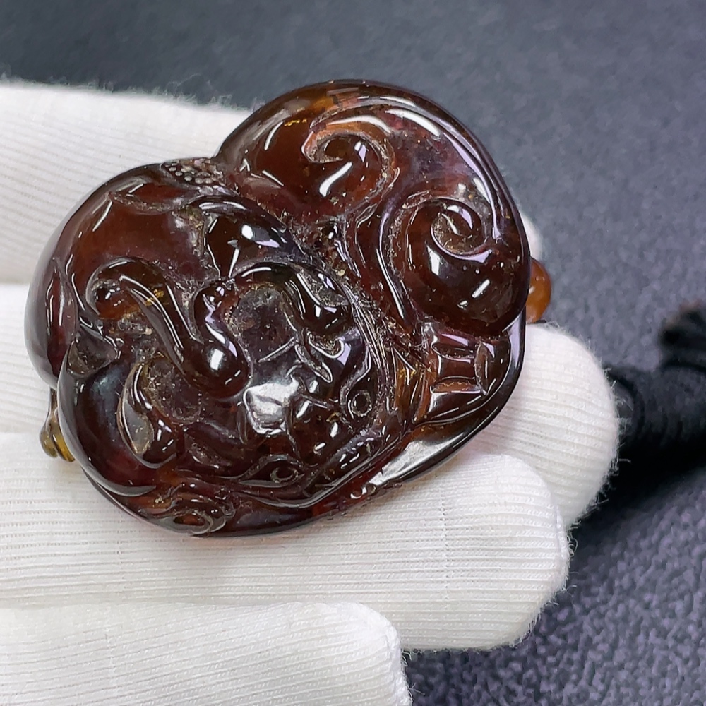 C30473941 Amber honey wax pendant, total weight about 23.66g including rope