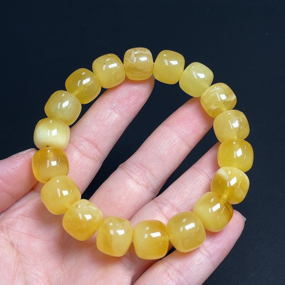 C23681673 Amber Beeswax Bracelet Total Weight Approx.20.09g Size About12.2mm