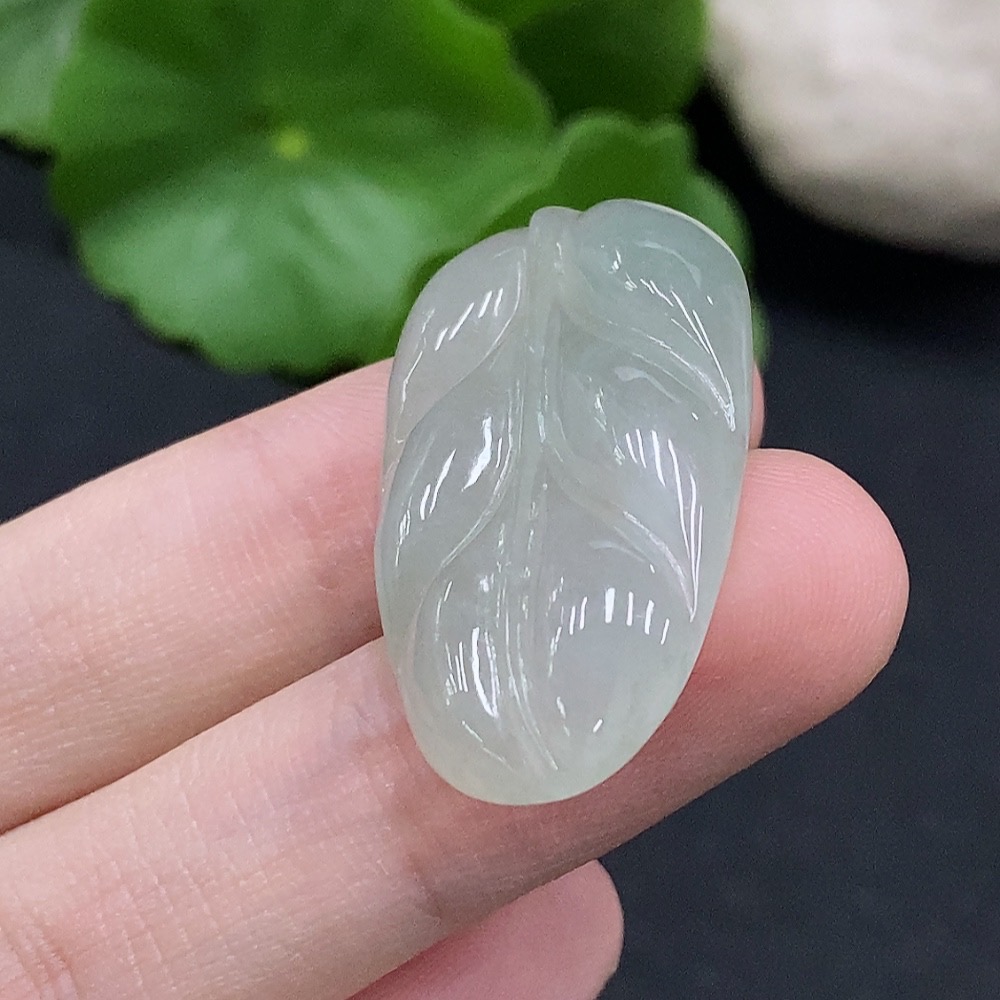 F33868018 Jadeite leaf inlay piece, total weight approximately 6.9g