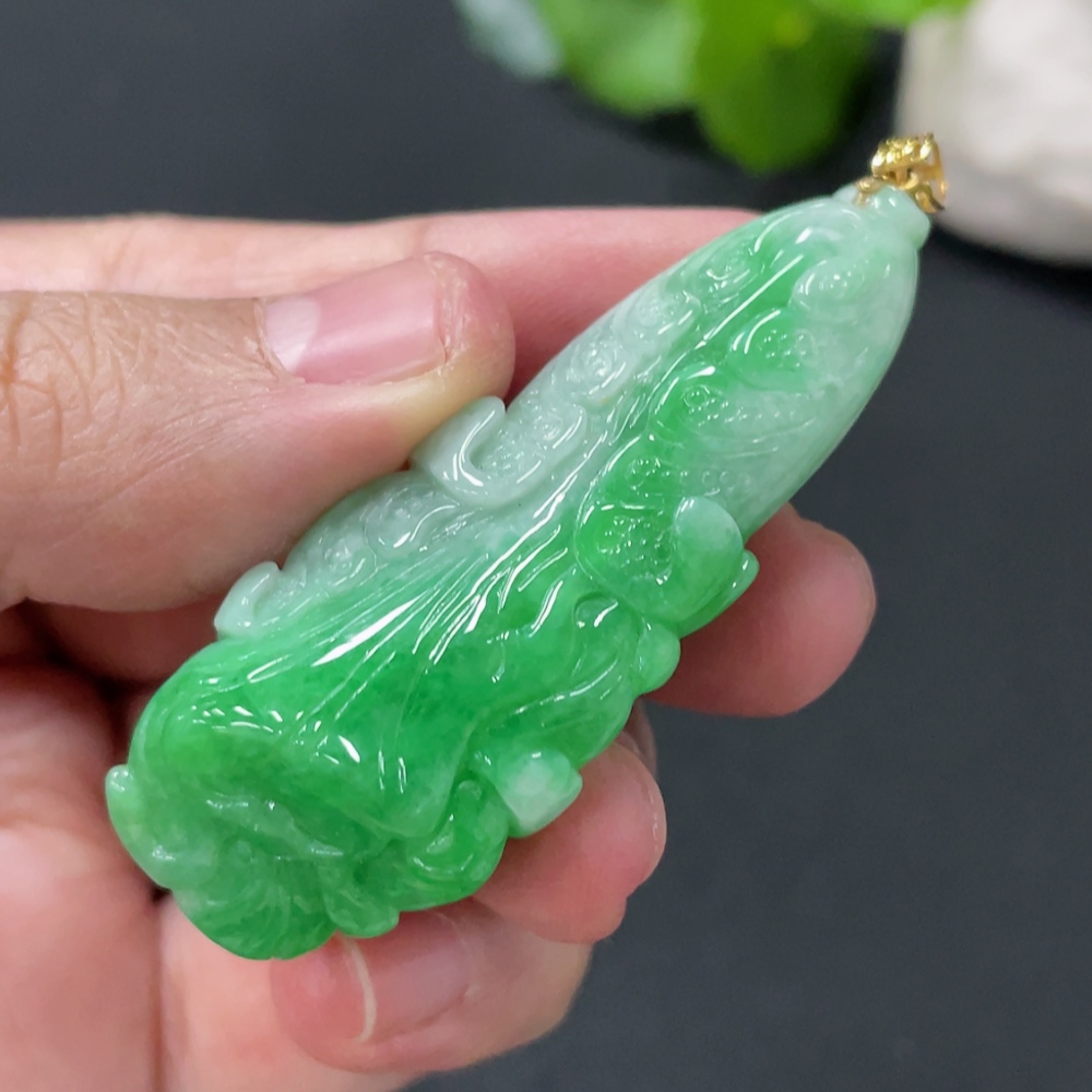 F32821188 Jadeite Cabbage Pendant with 18K Gold Clasp, Total Weight Approx. 21.7g