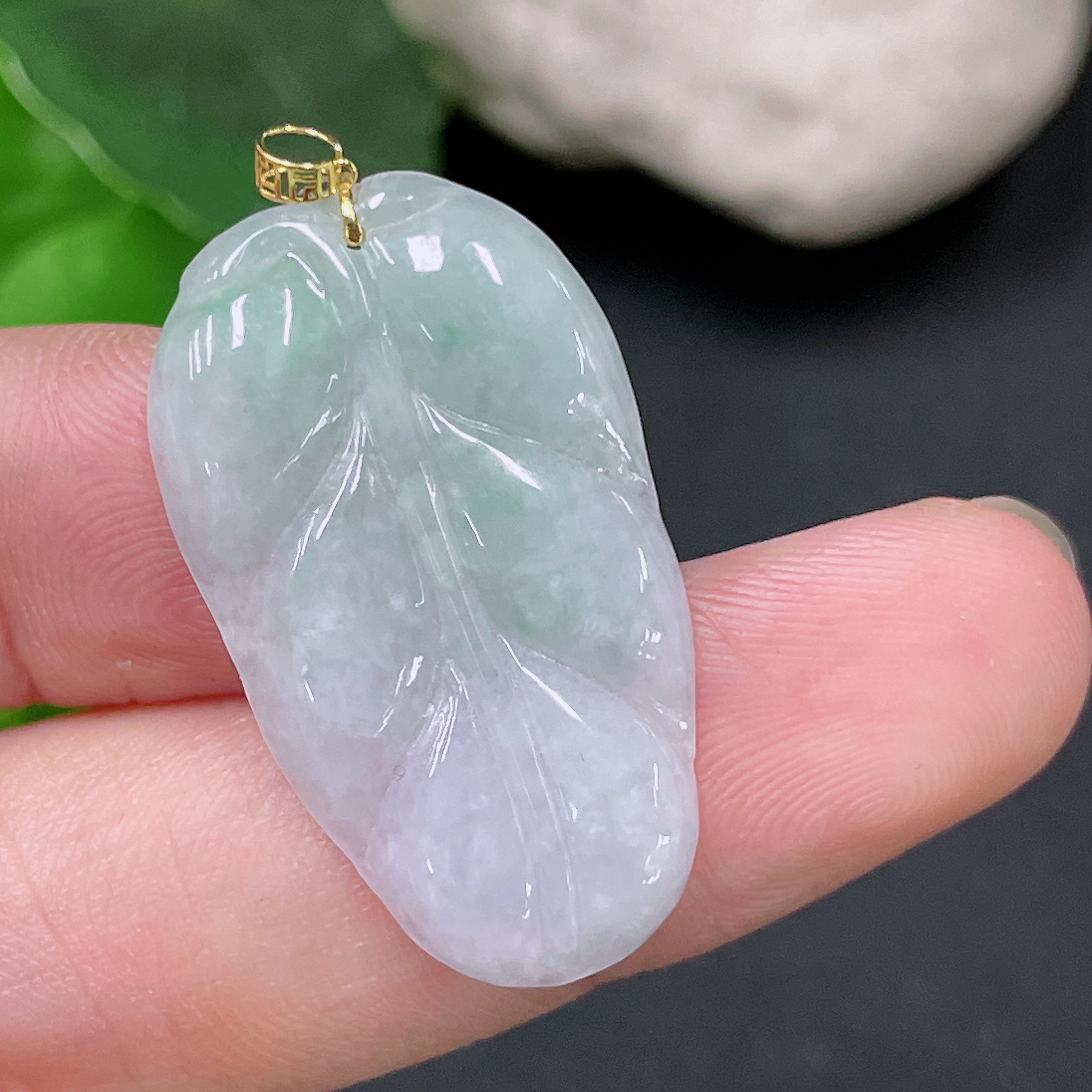 F33893565 Jadeite Leaf Pendant 18K Gold Approx. 3g Total Weight