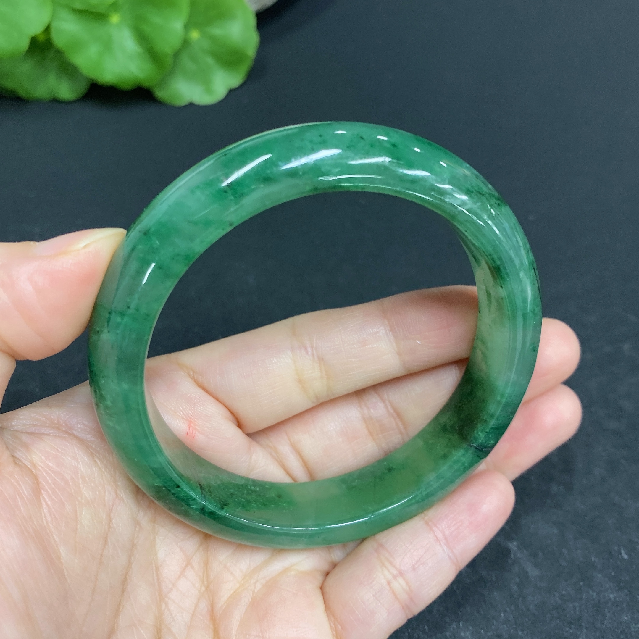 H33903693 African Emerald (Dulong Jade) Round Bracelet