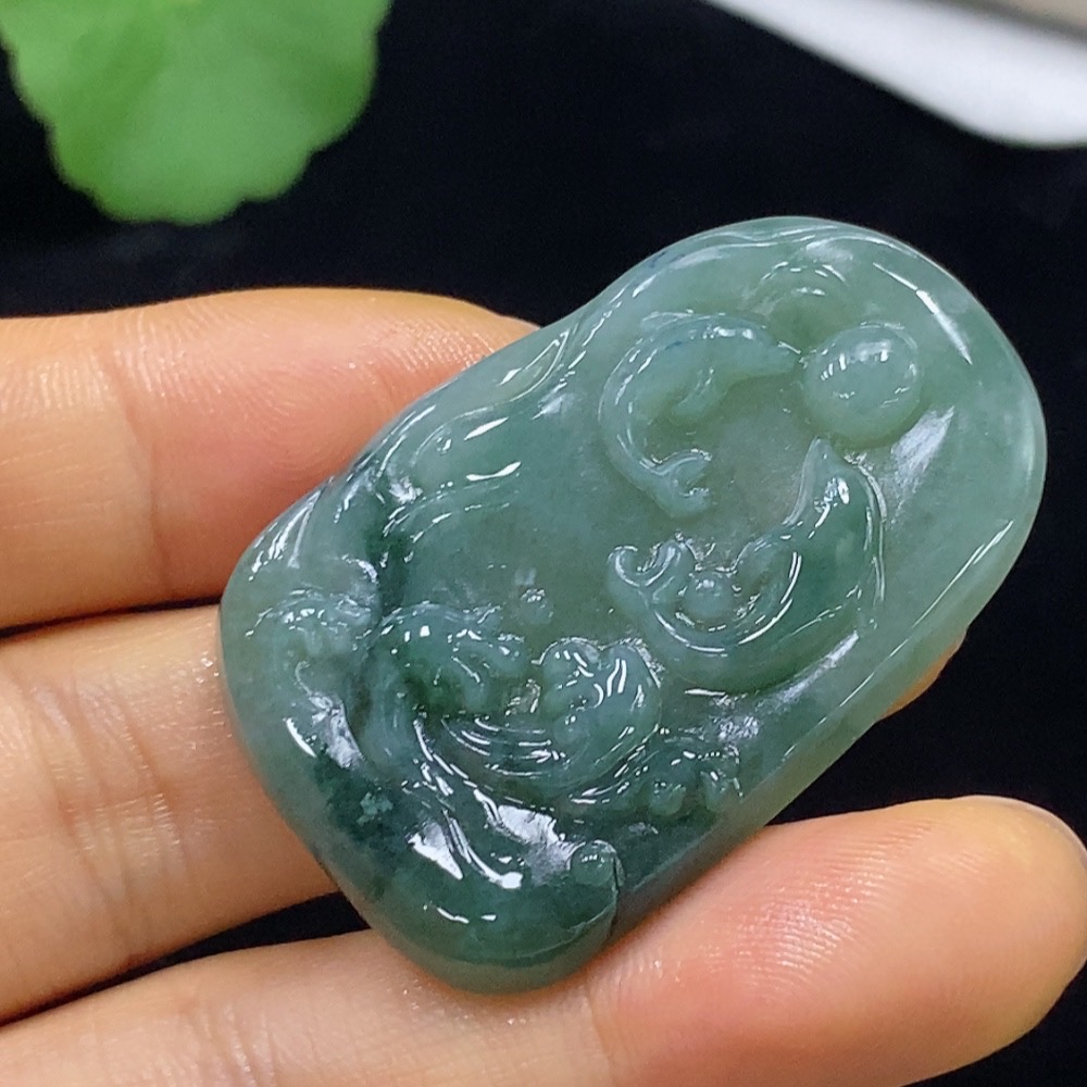 F34024879 Jadeite Auspicious Fish Pendant (Approx. 13.39g, Unpolished)