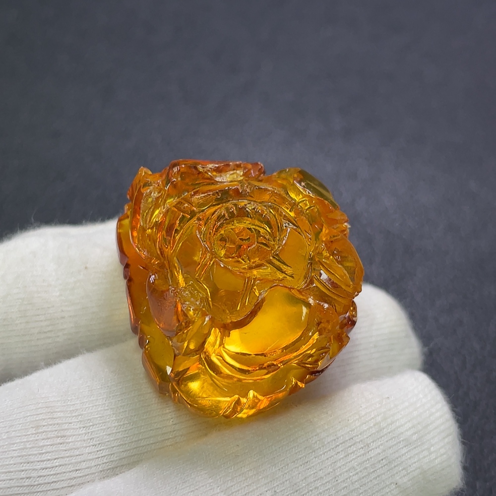 C30510271 Amber Beeswax Pendant with Colorless Coating, Total Weight Approx. 10.71g