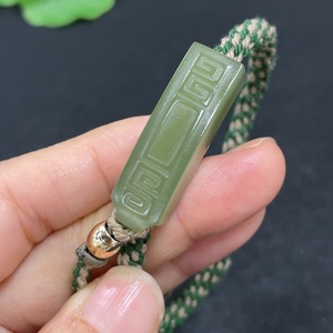 H46559016 和田玉手牌  货品总重约（含绳）12.3g