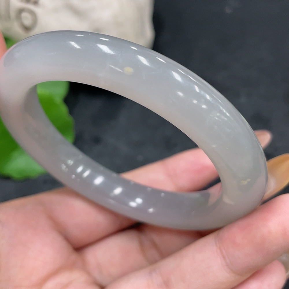 H32796591 Hetian Jade Round Bracelet Size 55.6 Total Weight Approx. 54.3g