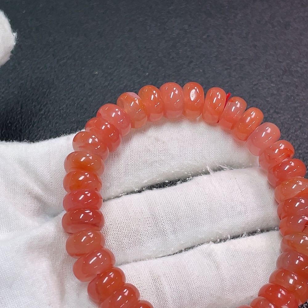 C33850383 South Red Agate Bracelet with Visible Organic Matter, Total Weight Approx. 36.81g, Size About 10.6mm